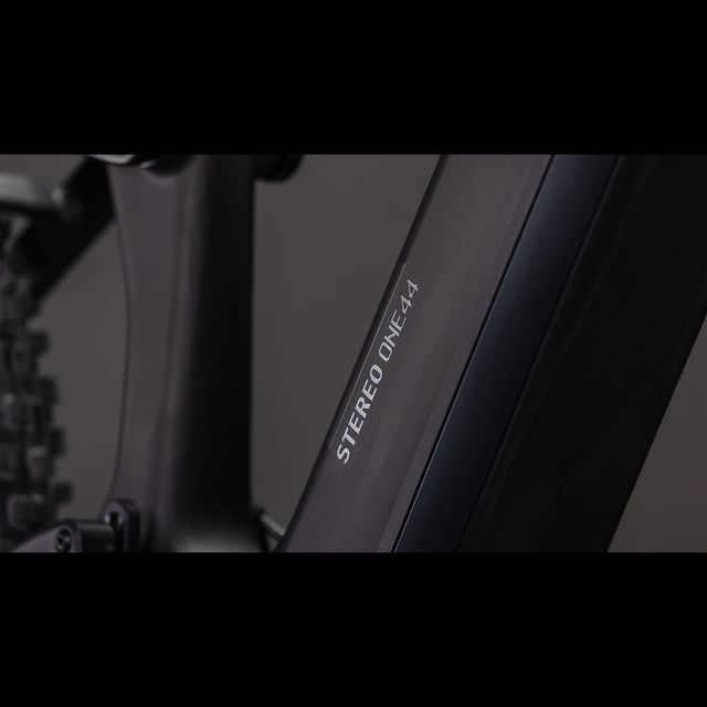 CUBE Stereo Hybrid ONE44 HPC Race 800 sähköpyörä